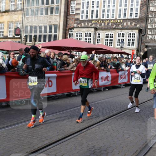 05.10.2025 - 20. swb-Marathon Bremen Yannick Fuchs http://msf.ph/oto/9237843 05.10.2025 11:06:18 Ziel 9387, 9438, 9786, 10100, 10101, 10192, 10249, 10462, 10623, 10848, 11231, 11296, 11433, 11525 meine-sportfotos.de
