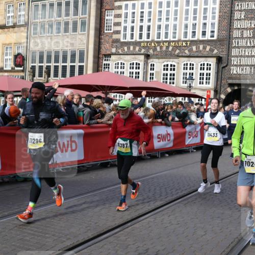 05.10.2025 - 20. swb-Marathon Bremen Yannick Fuchs http://msf.ph/oto/9237848 05.10.2025 11:06:18 Ziel 9387, 9438, 9786, 10100, 10101, 10192, 10249, 10462, 10623, 10848, 11231, 11296, 11433, 11525 meine-sportfotos.de