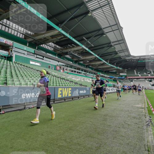 05.10.2025 - 20. swb-Marathon Bremen Michael Burmester http://msf.ph/oto/9237856 05.10.2025 13:01:25 Laufen im Stadion 58, 72, 152, 156, 335, 440, 488, 493, 546, 672, 979, 1082, 1238, 1273, 1361, 1423, 1732, 1759, 1893, 1933, 1968, 1973, 1996, 1998, 2096, 2102, 2196, 2235, 2330, 2369, 2433, 2446, 2565, 2661, 2668, 2706, 2712, 2806, 2918, 2991, 2995, 3208, 3209, 3360, 3387, 3604, 3662, 3663, 3673, 3877, 3979, 4086, 4128, 4216, 4263, 4329, 4364, 4618, 4788, 4882, 4947, 4980, 5011, 5048, 5080, 5121, 5150, 5183, 5309, 5329, 5414, 5557, 5580, 5727, 5731, 5752, 5985, 6082, 52, 498, 575, 1017, 1116 meine-sportfotos.de