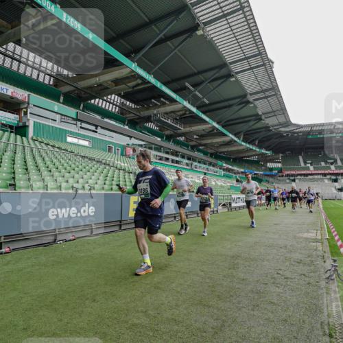 05.10.2025 - 20. swb-Marathon Bremen Michael Burmester http://msf.ph/oto/9237867 05.10.2025 13:01:26 Laufen im Stadion 58, 72, 152, 156, 335, 440, 488, 493, 546, 672, 979, 1082, 1238, 1273, 1361, 1423, 1732, 1759, 1893, 1933, 1973, 1996, 1998, 2096, 2102, 2196, 2235, 2330, 2369, 2433, 2446, 2555, 2565, 2661, 2668, 2706, 2712, 2796, 2806, 2918, 2991, 2995, 3208, 3209, 3360, 3387, 3604, 3662, 3663, 3673, 3877, 3979, 4086, 4128, 4216, 4263, 4329, 4364, 4618, 4882, 4947, 4980, 5011, 5048, 5080, 5121, 5150, 5183, 5309, 5329, 5414, 5557, 5580, 5727, 5731, 5752, 5985, 6082, 52, 498, 575, 1017, 1116 meine-sportfotos.de