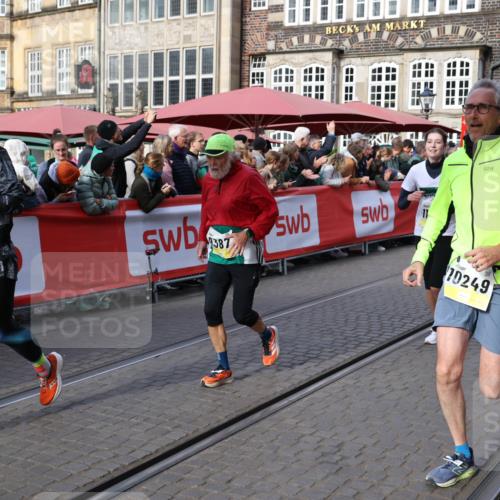 05.10.2025 - 20. swb-Marathon Bremen Yannick Fuchs http://msf.ph/oto/9237869 05.10.2025 11:06:19 Ziel 7979, 9387, 9438, 9712, 9786, 10100, 10101, 10192, 10249, 10462, 10623, 10848, 11065, 11092, 11231, 11296, 11433 meine-sportfotos.de
