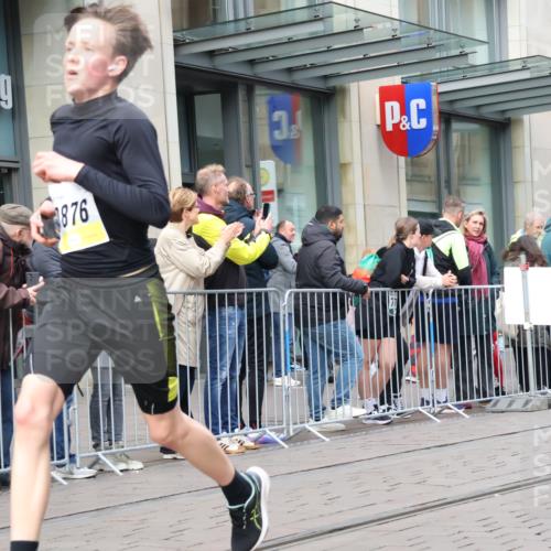 05.10.2025 - 20. swb-Marathon Bremen Strokosch-Dieckow http://msf.ph/oto/9237893 05.10.2025 10:45:50 Ziel 9351, 9362, 9397, 9400, 9500, 9876, 9921, 10090, 10688, 10858, 11074, 11446, 11462, 11513, 9351, 9362, 9397, 9400, 9500, 9876, 9921, 10090, 10688, 10858, 11074, 11446, 11462, 11513 meine-sportfotos.de