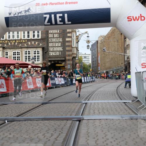 05.10.2025 - 20. swb-Marathon Bremen Yannick Fuchs http://msf.ph/oto/9237894 05.10.2025 10:39:11 Ziel 9403, 10847, 11594 meine-sportfotos.de