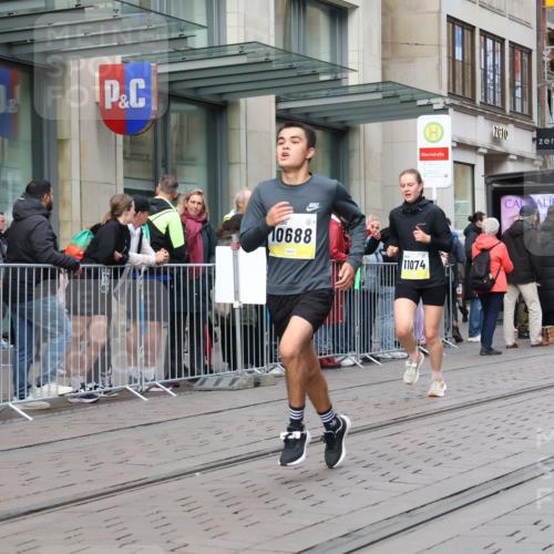 05.10.2025 - 20. swb-Marathon Bremen Strokosch-Dieckow http://msf.ph/oto/9237906 05.10.2025 10:45:51 Ziel 9351, 9362, 9397, 9400, 9500, 9876, 9921, 10090, 10688, 10858, 11074, 11446, 11462, 11513, 9351, 9362, 9397, 9400, 9500, 9876, 9921, 10090, 10688, 10858, 11074, 11446, 11462, 11513 meine-sportfotos.de