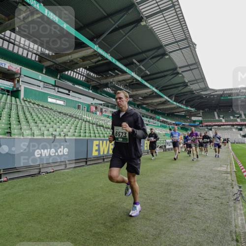 05.10.2025 - 20. swb-Marathon Bremen Michael Burmester http://msf.ph/oto/9237907 05.10.2025 13:01:30 Laufen im Stadion 58, 72, 152, 156, 335, 440, 488, 493, 546, 672, 979, 1082, 1238, 1273, 1361, 1732, 1759, 1893, 1933, 1973, 1996, 1998, 2096, 2102, 2196, 2235, 2245, 2330, 2369, 2433, 2446, 2555, 2565, 2661, 2706, 2712, 2796, 2918, 2991, 2995, 3208, 3209, 3360, 3387, 3604, 3662, 3663, 3673, 3877, 3979, 4086, 4128, 4263, 4329, 4364, 4618, 4882, 4947, 4980, 5011, 5048, 5080, 5121, 5150, 5309, 5414, 5557, 5570, 5580, 5727, 5731, 5752, 5985, 6082, 52, 1017 meine-sportfotos.de
