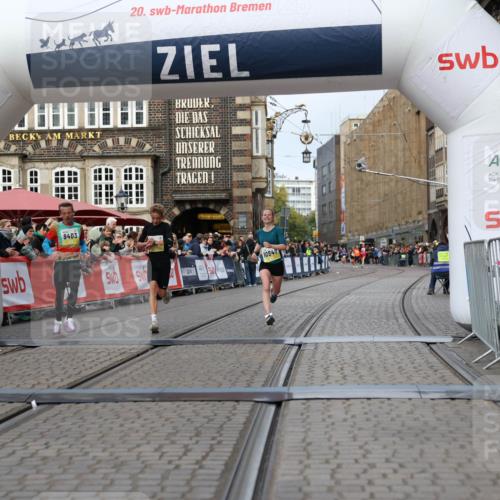 05.10.2025 - 20. swb-Marathon Bremen Yannick Fuchs http://msf.ph/oto/9237914 05.10.2025 10:39:11 Ziel 9403, 10847, 11594 meine-sportfotos.de