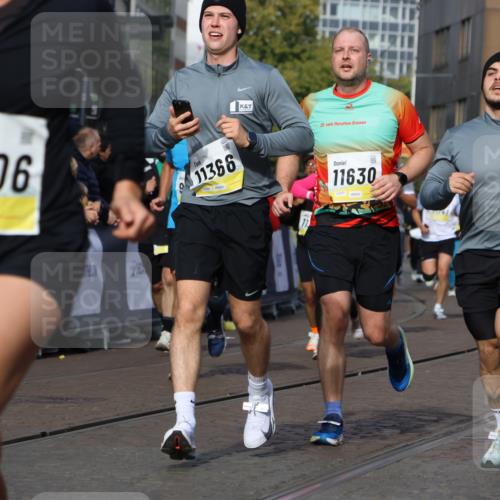 05.10.2025 - 20. swb-Marathon Bremen Strokosch-Dieckow http://msf.ph/oto/9237924 05.10.2025 10:56:10 Ziel 9258, 9811, 9855, 9968, 10006, 10009, 10664, 10989, 10992, 11095, 11364, 11366, 11554, 11620, 11630, 11693, 11741 meine-sportfotos.de
