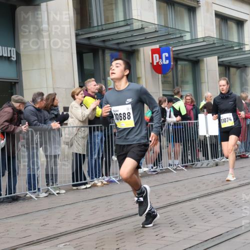 05.10.2025 - 20. swb-Marathon Bremen Strokosch-Dieckow http://msf.ph/oto/9237931 05.10.2025 10:45:52 Ziel 9351, 9362, 9400, 9500, 9921, 10090, 10688, 10858, 11074, 11446, 11462, 11513, 9351, 9362, 9400, 9500, 9921, 10090, 10688, 10858, 11074, 11446, 11462, 11513 meine-sportfotos.de