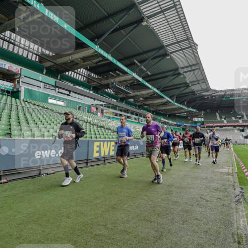05.10.2025 - 20. swb-Marathon Bremen Michael Burmester http://msf.ph/oto/9237937 05.10.2025 13:01:32 Laufen im Stadion 58, 152, 156, 335, 428, 440, 488, 493, 546, 672, 979, 1082, 1238, 1273, 1361, 1732, 1759, 1893, 1933, 1973, 1996, 1998, 2096, 2102, 2196, 2235, 2245, 2330, 2369, 2433, 2446, 2555, 2565, 2661, 2706, 2712, 2796, 2918, 2991, 2995, 3053, 3208, 3209, 3360, 3387, 3604, 3662, 3663, 3673, 3877, 4086, 4128, 4263, 4329, 4364, 4618, 4882, 4947, 4980, 5011, 5048, 5080, 5121, 5150, 5309, 5414, 5557, 5570, 5580, 5727, 5731, 5752, 5985, 6082, 52 meine-sportfotos.de