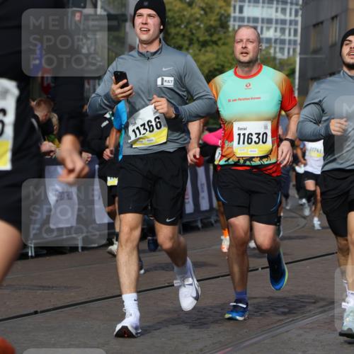 05.10.2025 - 20. swb-Marathon Bremen Strokosch-Dieckow http://msf.ph/oto/9237946 05.10.2025 10:56:10 Ziel 9258, 9811, 9855, 9968, 10006, 10009, 10664, 10989, 10992, 11095, 11364, 11366, 11554, 11620, 11630, 11693, 11741 meine-sportfotos.de