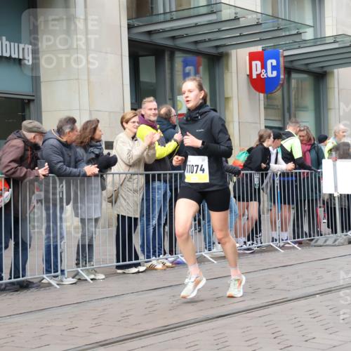 05.10.2025 - 20. swb-Marathon Bremen Strokosch-Dieckow http://msf.ph/oto/9237951 05.10.2025 10:45:52 Ziel 9351, 9362, 9400, 9500, 9921, 10090, 10688, 10858, 11074, 11446, 11462, 11513, 9351, 9362, 9400, 9500, 9921, 10090, 10688, 10858, 11074, 11446, 11462, 11513 meine-sportfotos.de