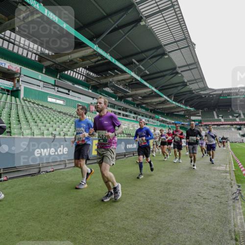 05.10.2025 - 20. swb-Marathon Bremen Michael Burmester http://msf.ph/oto/9237953 05.10.2025 13:01:33 Laufen im Stadion 58, 152, 156, 335, 428, 440, 488, 493, 546, 672, 979, 1082, 1238, 1273, 1361, 1732, 1759, 1893, 1933, 1973, 1996, 1998, 2096, 2102, 2196, 2235, 2245, 2330, 2369, 2433, 2555, 2565, 2661, 2706, 2712, 2796, 2918, 2991, 2995, 3053, 3208, 3209, 3360, 3387, 3604, 3662, 3663, 3673, 3877, 4086, 4128, 4263, 4329, 4364, 4618, 4882, 4947, 4980, 5011, 5048, 5080, 5121, 5150, 5309, 5414, 5557, 5570, 5580, 5727, 5731, 5752, 5985, 6082, 52 meine-sportfotos.de