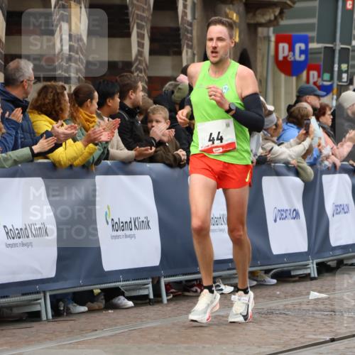 05.10.2025 - 20. swb-Marathon Bremen Strokosch-Dieckow http://msf.ph/oto/9237958 05.10.2025 12:41:08 Ziel 44, 691 meine-sportfotos.de