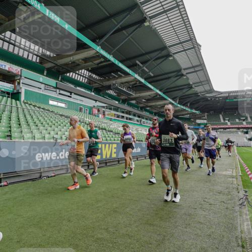05.10.2025 - 20. swb-Marathon Bremen Michael Burmester http://msf.ph/oto/9237972 05.10.2025 13:01:35 Laufen im Stadion 58, 152, 156, 335, 428, 440, 488, 493, 546, 672, 979, 1082, 1238, 1273, 1361, 1732, 1759, 1893, 1933, 1973, 1996, 1998, 2096, 2102, 2196, 2235, 2245, 2330, 2369, 2433, 2555, 2565, 2661, 2706, 2712, 2796, 2918, 2991, 2995, 3053, 3208, 3209, 3360, 3387, 3662, 3663, 3673, 3877, 4086, 4128, 4263, 4329, 4364, 4409, 4618, 4882, 4947, 4980, 5011, 5048, 5080, 5121, 5150, 5309, 5414, 5557, 5570, 5580, 5727, 5731, 5752, 5934, 5985, 6082, 52 meine-sportfotos.de