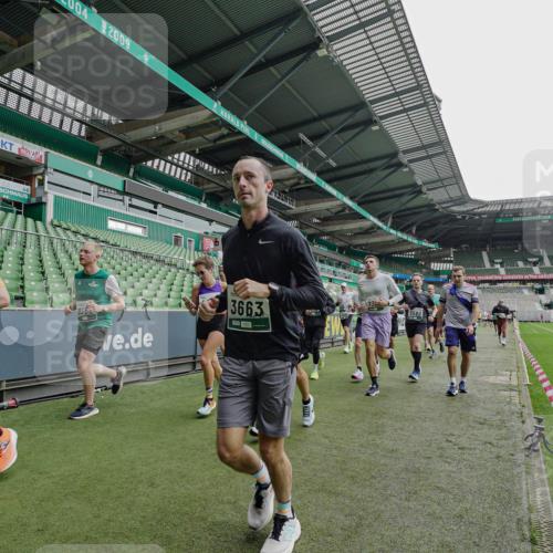 05.10.2025 - 20. swb-Marathon Bremen Michael Burmester http://msf.ph/oto/9237984 05.10.2025 13:01:35 Laufen im Stadion 58, 152, 156, 335, 428, 440, 488, 493, 546, 672, 979, 1082, 1238, 1273, 1361, 1732, 1759, 1893, 1933, 1973, 1996, 1998, 2096, 2102, 2196, 2235, 2245, 2330, 2369, 2433, 2555, 2565, 2661, 2706, 2712, 2796, 2918, 2991, 2995, 3053, 3208, 3209, 3360, 3387, 3662, 3663, 3673, 3877, 4086, 4128, 4263, 4329, 4364, 4409, 4618, 4882, 4947, 4980, 5011, 5048, 5080, 5121, 5150, 5309, 5414, 5557, 5570, 5580, 5727, 5731, 5752, 5934, 5985, 6082, 52 meine-sportfotos.de