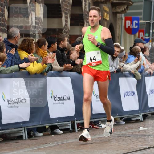 05.10.2025 - 20. swb-Marathon Bremen Strokosch-Dieckow http://msf.ph/oto/9237991 05.10.2025 12:41:08 Ziel 44, 691 meine-sportfotos.de