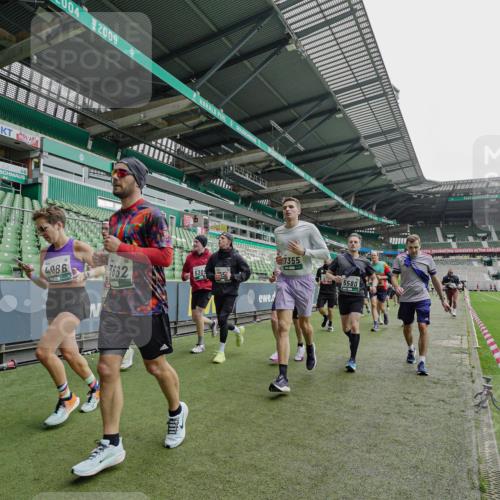 05.10.2025 - 20. swb-Marathon Bremen Michael Burmester http://msf.ph/oto/9237995 05.10.2025 13:01:36 Laufen im Stadion 58, 152, 156, 335, 428, 440, 488, 493, 546, 672, 979, 1082, 1238, 1273, 1361, 1732, 1759, 1893, 1933, 1973, 1996, 1998, 2096, 2102, 2196, 2235, 2245, 2330, 2369, 2433, 2555, 2565, 2661, 2706, 2712, 2796, 2918, 2991, 2995, 3053, 3208, 3209, 3360, 3387, 3662, 3663, 3673, 3877, 4086, 4128, 4263, 4329, 4364, 4409, 4618, 4882, 4947, 4980, 5048, 5080, 5121, 5150, 5309, 5414, 5557, 5570, 5580, 5727, 5731, 5752, 5934, 5985, 6082, 52 meine-sportfotos.de