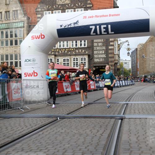 05.10.2025 - 20. swb-Marathon Bremen Yannick Fuchs http://msf.ph/oto/9238000 05.10.2025 10:39:12 Ziel 9403, 10847, 11594 meine-sportfotos.de