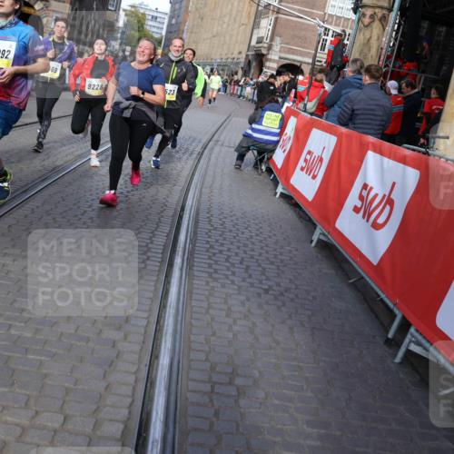 05.10.2025 - 20. swb-Marathon Bremen Yannick Fuchs http://msf.ph/oto/9238003 05.10.2025 11:06:20 Ziel 7979, 9228, 9387, 9438, 9523, 9712, 9786, 10100, 10152, 10192, 10243, 10249, 10374, 10462, 10623, 10848, 11065, 11092, 11231, 11296, 11433 meine-sportfotos.de