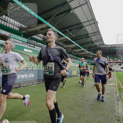 05.10.2025 - 20. swb-Marathon Bremen Michael Burmester http://msf.ph/oto/9238009 05.10.2025 13:01:37 Laufen im Stadion 58, 152, 156, 335, 428, 440, 488, 493, 546, 672, 979, 1082, 1238, 1273, 1361, 1732, 1759, 1893, 1933, 1973, 1996, 1998, 2096, 2102, 2196, 2235, 2245, 2330, 2369, 2433, 2555, 2565, 2661, 2706, 2712, 2796, 2918, 2991, 2995, 3053, 3208, 3209, 3387, 3662, 3663, 3673, 3877, 4086, 4128, 4263, 4329, 4364, 4409, 4618, 4705, 4882, 4947, 4980, 5048, 5080, 5121, 5150, 5309, 5414, 5557, 5570, 5580, 5727, 5731, 5752, 5934, 5985, 6082 meine-sportfotos.de