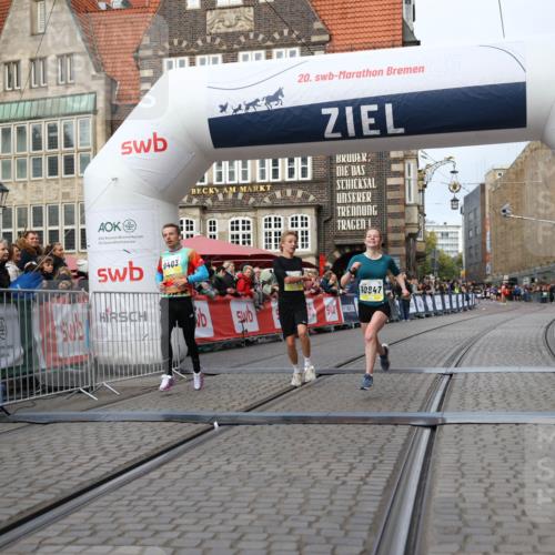 05.10.2025 - 20. swb-Marathon Bremen Yannick Fuchs http://msf.ph/oto/9238010 05.10.2025 10:39:12 Ziel 9403, 10847, 11594 meine-sportfotos.de