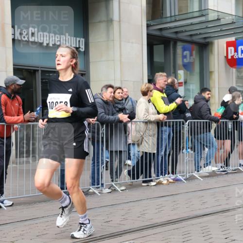 05.10.2025 - 20. swb-Marathon Bremen Strokosch-Dieckow http://msf.ph/oto/9238016 05.10.2025 10:45:56 Ziel 9351, 9362, 9400, 9921, 10688, 10858, 11074, 11167, 11446, 11462, 9351, 9362, 9400, 9921, 10688, 10858, 11074, 11167, 11446, 11462 meine-sportfotos.de