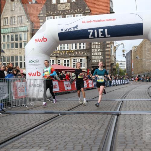 05.10.2025 - 20. swb-Marathon Bremen Yannick Fuchs http://msf.ph/oto/9238020 05.10.2025 10:39:12 Ziel 9403, 10847, 11594 meine-sportfotos.de