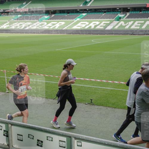 05.10.2025 - 20. swb-Marathon Bremen Michael Burmester http://msf.ph/oto/9238027 05.10.2025 10:33:27 Laufen im Stadion 7077, 9000, 9195, 9197, 9221, 9258, 9260, 9282, 9295, 9359, 9367, 9392, 9402, 9407, 9424, 9461, 9464, 9492, 9520, 9539, 9541, 9560, 9569, 9570, 9574, 9577, 9633, 9650, 9654, 9703, 9717, 9754, 9811, 9835, 9855, 9856, 9900, 9918, 9933, 9935, 9950, 10008, 10032, 10034, 10042, 10097, 10180, 10232, 10233, 10234, 10253, 10256, 10307, 10308, 10309, 10323, 10349, 10387, 10394, 10402, 10436, 10475, 10484, 10533, 10546, 10591, 10755, 10758, 10794, 10915, 10992, 7165 meine-sportfotos.de