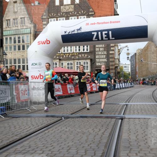 05.10.2025 - 20. swb-Marathon Bremen Yannick Fuchs http://msf.ph/oto/9238031 05.10.2025 10:39:12 Ziel 9403, 10847, 11594 meine-sportfotos.de