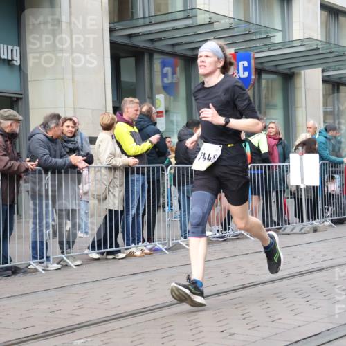 05.10.2025 - 20. swb-Marathon Bremen Strokosch-Dieckow http://msf.ph/oto/9238032 05.10.2025 10:45:56 Ziel 9351, 9362, 9400, 9921, 10688, 10858, 11074, 11167, 11446, 11462, 9351, 9362, 9400, 9921, 10688, 10858, 11074, 11167, 11446, 11462 meine-sportfotos.de