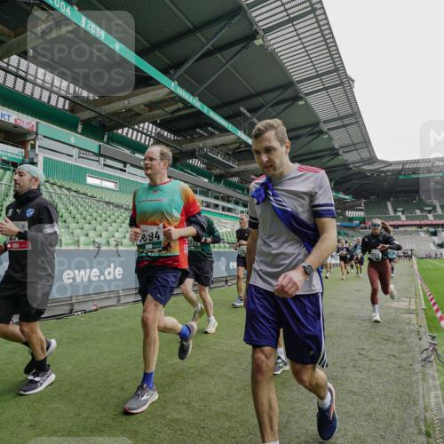 05.10.2025 - 20. swb-Marathon Bremen Michael Burmester http://msf.ph/oto/9238036 05.10.2025 13:01:39 Laufen im Stadion 58, 152, 156, 335, 428, 440, 488, 493, 546, 672, 772, 979, 1030, 1082, 1238, 1273, 1361, 1732, 1759, 1893, 1933, 1973, 1996, 1998, 2096, 2102, 2196, 2235, 2245, 2330, 2369, 2433, 2555, 2565, 2661, 2712, 2796, 2910, 2918, 2991, 2995, 3053, 3206, 3208, 3209, 3387, 3662, 3663, 3673, 3877, 4017, 4086, 4128, 4329, 4364, 4409, 4618, 4705, 4882, 4947, 4980, 5048, 5080, 5121, 5150, 5309, 5414, 5557, 5570, 5580, 5727, 5731, 5752, 5934, 5985, 6082, 6157 meine-sportfotos.de