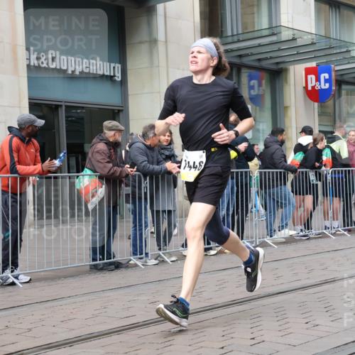 05.10.2025 - 20. swb-Marathon Bremen Strokosch-Dieckow http://msf.ph/oto/9238045 05.10.2025 10:45:57 Ziel 9351, 9362, 9400, 9921, 10858, 11074, 11167, 11446, 11462, 9351, 9362, 9400, 9921, 10858, 11074, 11167, 11446, 11462 meine-sportfotos.de