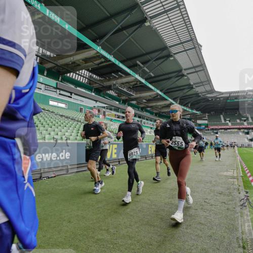 05.10.2025 - 20. swb-Marathon Bremen Michael Burmester http://msf.ph/oto/9238048 05.10.2025 13:01:40 Laufen im Stadion 58, 152, 156, 335, 428, 440, 488, 493, 546, 672, 772, 979, 1030, 1082, 1238, 1273, 1348, 1361, 1452, 1732, 1759, 1893, 1933, 1973, 1996, 1998, 2096, 2102, 2196, 2235, 2245, 2330, 2433, 2555, 2565, 2712, 2796, 2910, 2918, 2991, 2995, 3053, 3206, 3208, 3209, 3387, 3662, 3663, 3673, 3877, 4017, 4018, 4086, 4128, 4329, 4364, 4409, 4618, 4705, 4882, 4947, 4980, 5048, 5080, 5121, 5150, 5309, 5414, 5557, 5570, 5580, 5727, 5731, 5752, 5934, 5985, 6082, 6157 meine-sportfotos.de