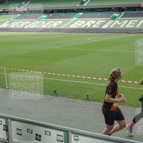 05.10.2025 - 20. swb-Marathon Bremen Michael Burmester http://msf.ph/oto/9238052 05.10.2025 10:33:28 Laufen im Stadion 5172, 7077, 9000, 9195, 9197, 9221, 9258, 9260, 9282, 9295, 9359, 9367, 9392, 9402, 9407, 9424, 9461, 9464, 9492, 9520, 9539, 9541, 9560, 9569, 9570, 9574, 9577, 9633, 9650, 9654, 9703, 9717, 9754, 9811, 9835, 9855, 9856, 9900, 9918, 9933, 9935, 9950, 10008, 10032, 10034, 10042, 10097, 10180, 10232, 10233, 10234, 10253, 10256, 10307, 10308, 10309, 10323, 10387, 10394, 10402, 10475, 10484, 10533, 10546, 10591, 10755, 10758, 10794, 10915, 10992, 7165 meine-sportfotos.de