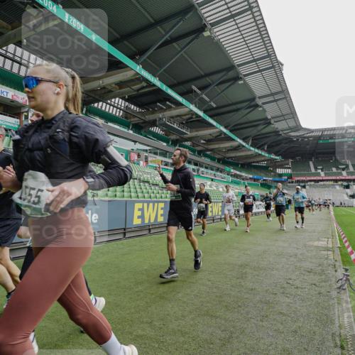 05.10.2025 - 20. swb-Marathon Bremen Michael Burmester http://msf.ph/oto/9238061 05.10.2025 13:01:41 Laufen im Stadion 58, 152, 156, 335, 428, 440, 488, 493, 546, 672, 772, 979, 1030, 1082, 1238, 1256, 1273, 1348, 1361, 1452, 1732, 1759, 1893, 1933, 1973, 1996, 2096, 2102, 2235, 2245, 2330, 2433, 2555, 2565, 2712, 2796, 2910, 2912, 2918, 2991, 2995, 3053, 3206, 3208, 3209, 3387, 3526, 3662, 3663, 3673, 3877, 4017, 4018, 4086, 4128, 4329, 4364, 4409, 4618, 4705, 4882, 4947, 4980, 5048, 5080, 5121, 5150, 5309, 5414, 5557, 5570, 5580, 5727, 5731, 5752, 5934, 5985, 6082, 6157 meine-sportfotos.de