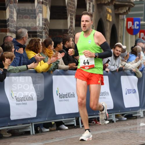 05.10.2025 - 20. swb-Marathon Bremen Strokosch-Dieckow http://msf.ph/oto/9238066 05.10.2025 12:41:08 Ziel 44, 691 meine-sportfotos.de