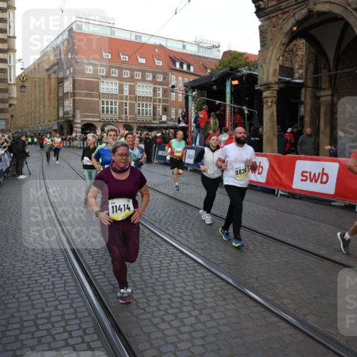 05.10.2025 - 20. swb-Marathon Bremen Yannick Fuchs http://msf.ph/oto/9238069 05.10.2025 11:06:55 Ziel 9321, 9605, 9826, 10001, 10148, 10168, 10498, 10580, 10747, 10748, 10937, 11355, 11389, 11414, 11497, 11565, 11747 meine-sportfotos.de