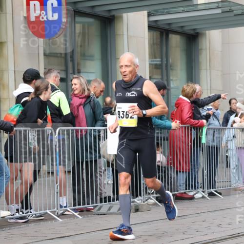 05.10.2025 - 20. swb-Marathon Bremen Strokosch-Dieckow http://msf.ph/oto/9238079 05.10.2025 10:45:58 Ziel 9351, 9362, 9400, 9921, 10858, 11167, 11446, 11462, 9351, 9362, 9400, 9921, 10858, 11167, 11446, 11462 meine-sportfotos.de