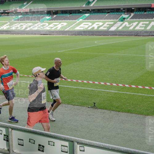 05.10.2025 - 20. swb-Marathon Bremen Michael Burmester http://msf.ph/oto/9238082 05.10.2025 10:33:29 Laufen im Stadion 5172, 7077, 9000, 9195, 9197, 9221, 9258, 9260, 9282, 9295, 9359, 9367, 9392, 9402, 9407, 9424, 9461, 9464, 9492, 9520, 9539, 9541, 9560, 9569, 9570, 9574, 9577, 9633, 9650, 9654, 9703, 9717, 9754, 9811, 9835, 9855, 9856, 9900, 9918, 9933, 9935, 9950, 10008, 10032, 10034, 10042, 10097, 10180, 10232, 10233, 10234, 10253, 10256, 10287, 10307, 10323, 10387, 10394, 10402, 10475, 10484, 10533, 10546, 10591, 10755, 10758, 10794, 10915, 10992, 7165, 9407 meine-sportfotos.de