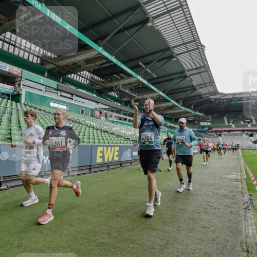 05.10.2025 - 20. swb-Marathon Bremen Michael Burmester http://msf.ph/oto/9238084 05.10.2025 13:01:43 Laufen im Stadion 58, 152, 156, 335, 428, 440, 488, 493, 546, 672, 772, 979, 1030, 1082, 1238, 1256, 1273, 1348, 1361, 1452, 1732, 1759, 1856, 1893, 1933, 1996, 2096, 2102, 2235, 2245, 2330, 2433, 2555, 2565, 2712, 2796, 2910, 2912, 2918, 2991, 2995, 3053, 3206, 3208, 3209, 3387, 3525, 3526, 3662, 3663, 3673, 3877, 4017, 4018, 4086, 4128, 4329, 4364, 4409, 4618, 4705, 4882, 4947, 4980, 5048, 5080, 5121, 5150, 5309, 5414, 5557, 5570, 5580, 5727, 5731, 5752, 5934, 5985, 6082, 6157 meine-sportfotos.de