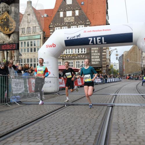 05.10.2025 - 20. swb-Marathon Bremen Yannick Fuchs http://msf.ph/oto/9238088 05.10.2025 10:39:13 Ziel 9403, 10847, 11594 meine-sportfotos.de