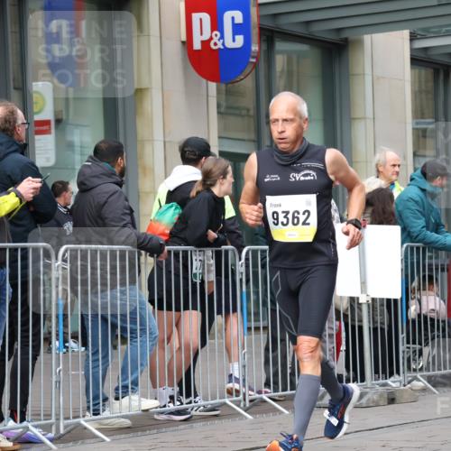 05.10.2025 - 20. swb-Marathon Bremen Strokosch-Dieckow http://msf.ph/oto/9238091 05.10.2025 10:45:58 Ziel 9351, 9362, 9400, 9921, 10858, 11167, 11446, 11462, 9351, 9362, 9400, 9921, 10858, 11167, 11446, 11462 meine-sportfotos.de