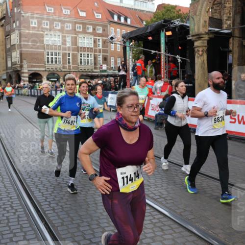 05.10.2025 - 20. swb-Marathon Bremen Yannick Fuchs http://msf.ph/oto/9238105 05.10.2025 11:06:56 Ziel 8574, 9321, 9605, 9826, 9942, 10001, 10148, 10168, 10498, 10580, 10747, 10748, 10937, 11355, 11389, 11414, 11497, 11565 meine-sportfotos.de