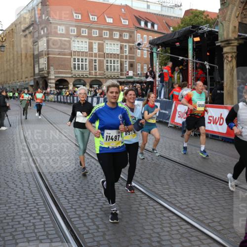 05.10.2025 - 20. swb-Marathon Bremen Yannick Fuchs http://msf.ph/oto/9238114 05.10.2025 11:06:56 Ziel 8574, 9321, 9605, 9826, 9942, 10001, 10148, 10168, 10498, 10580, 10747, 10748, 10937, 11355, 11389, 11414, 11497, 11565 meine-sportfotos.de