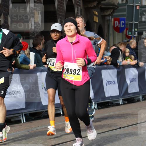 05.10.2025 - 20. swb-Marathon Bremen Strokosch-Dieckow http://msf.ph/oto/9238122 05.10.2025 10:56:15 Ziel 9258, 9855, 9968, 10028, 10191, 10196, 10424, 10590, 10992, 11364, 11366, 11554, 11630, 11662, 11741 meine-sportfotos.de