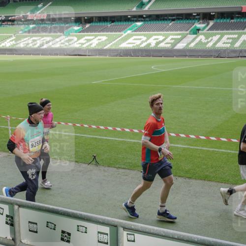 05.10.2025 - 20. swb-Marathon Bremen Michael Burmester http://msf.ph/oto/9238133 05.10.2025 10:33:30 Laufen im Stadion 5172, 7077, 9000, 9195, 9197, 9221, 9258, 9260, 9282, 9295, 9359, 9367, 9392, 9402, 9424, 9461, 9464, 9492, 9520, 9529, 9539, 9541, 9560, 9569, 9570, 9574, 9577, 9633, 9650, 9654, 9703, 9717, 9811, 9835, 9855, 9856, 9900, 9918, 9933, 9935, 9950, 10008, 10032, 10034, 10042, 10180, 10232, 10233, 10234, 10253, 10256, 10287, 10307, 10323, 10387, 10394, 10402, 10475, 10484, 10533, 10546, 10591, 10755, 10758, 10794, 10915, 10992, 7165, 9407 meine-sportfotos.de