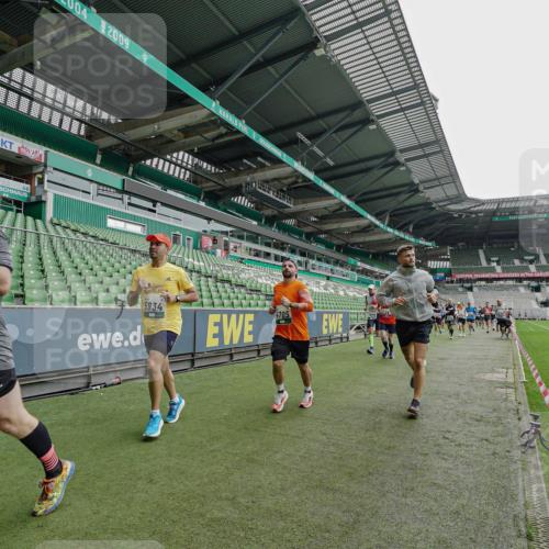 05.10.2025 - 20. swb-Marathon Bremen Michael Burmester http://msf.ph/oto/9238139 05.10.2025 13:01:52 Laufen im Stadion 152, 335, 428, 488, 493, 546, 672, 772, 979, 1030, 1082, 1256, 1348, 1361, 1452, 1732, 1744, 1759, 1856, 1893, 1899, 1924, 1933, 1996, 2096, 2102, 2143, 2235, 2245, 2306, 2433, 2555, 2565, 2796, 2910, 2912, 2918, 2991, 2995, 3053, 3206, 3208, 3387, 3525, 3526, 3662, 3663, 3673, 3877, 3926, 3930, 4017, 4018, 4086, 4329, 4364, 4409, 4444, 4564, 4618, 4705, 4882, 4947, 4980, 5150, 5309, 5557, 5570, 5580, 5731, 5893, 5934, 5985, 6082, 6157, 58, 440 meine-sportfotos.de