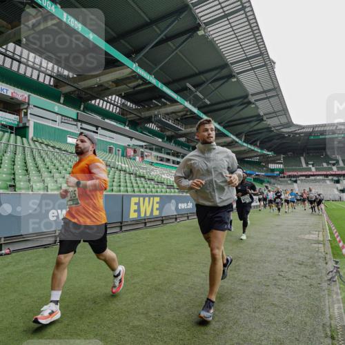 05.10.2025 - 20. swb-Marathon Bremen Michael Burmester http://msf.ph/oto/9238148 05.10.2025 13:01:52 Laufen im Stadion 152, 335, 428, 488, 493, 546, 672, 772, 979, 1030, 1082, 1256, 1348, 1361, 1452, 1732, 1744, 1759, 1856, 1893, 1899, 1924, 1933, 1996, 2096, 2102, 2143, 2235, 2245, 2306, 2433, 2555, 2565, 2796, 2910, 2912, 2918, 2991, 2995, 3053, 3206, 3208, 3387, 3525, 3526, 3662, 3663, 3673, 3877, 3926, 3930, 4017, 4018, 4086, 4329, 4364, 4409, 4444, 4564, 4618, 4705, 4882, 4947, 4980, 5150, 5309, 5557, 5570, 5580, 5731, 5893, 5934, 5985, 6082, 6157, 58, 440 meine-sportfotos.de