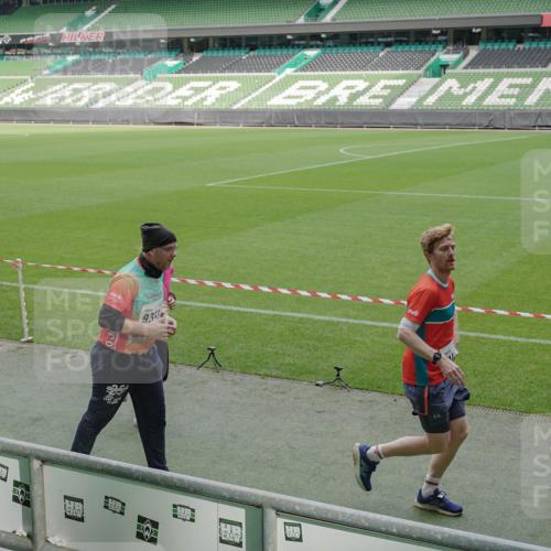 05.10.2025 - 20. swb-Marathon Bremen Michael Burmester http://msf.ph/oto/9238155 05.10.2025 10:33:30 Laufen im Stadion 5172, 7077, 9000, 9195, 9197, 9221, 9258, 9260, 9282, 9295, 9359, 9367, 9392, 9402, 9424, 9461, 9464, 9492, 9520, 9529, 9539, 9541, 9560, 9569, 9570, 9574, 9577, 9633, 9650, 9654, 9703, 9717, 9811, 9835, 9855, 9856, 9900, 9918, 9933, 9935, 9950, 10008, 10032, 10034, 10042, 10180, 10232, 10233, 10234, 10253, 10256, 10287, 10307, 10323, 10387, 10394, 10402, 10475, 10484, 10533, 10546, 10591, 10755, 10758, 10794, 10915, 10992, 7165, 9407 meine-sportfotos.de