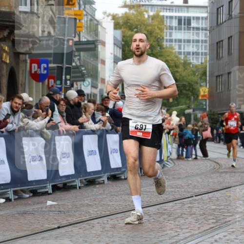 05.10.2025 - 20. swb-Marathon Bremen Strokosch-Dieckow http://msf.ph/oto/9238156 05.10.2025 12:41:12 Ziel 44, 467, 691 meine-sportfotos.de